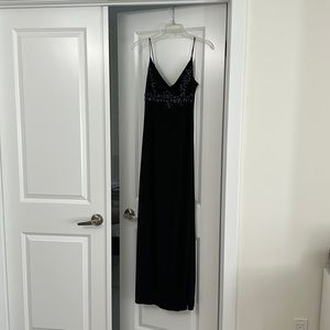 Black gown size 4 betsey & Adam